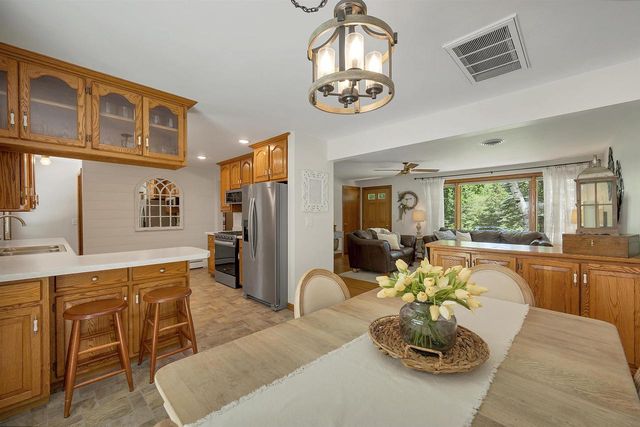 2734 PIONEER DRIVE, Green Bay, WI 54313