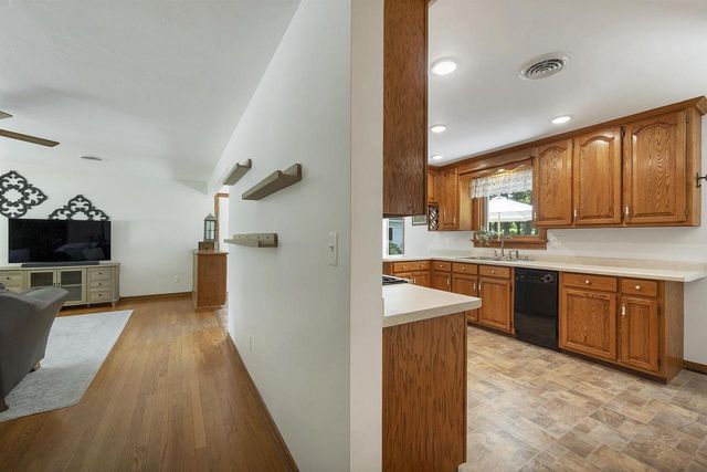 2734 PIONEER DRIVE, Green Bay, WI 54313