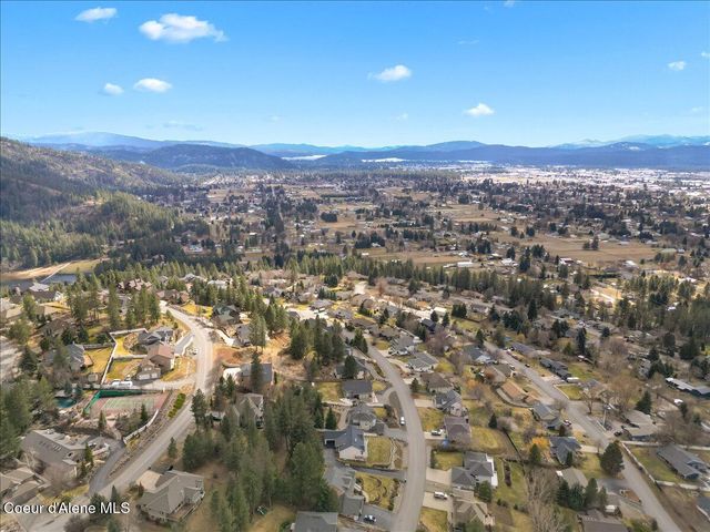 1985 E Grandview DR, Coeur D'alene, ID 83815