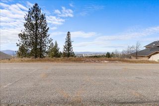 1985 E Grandview DR, Coeur D'alene, ID 83815