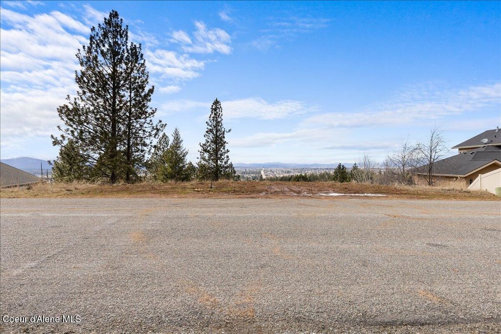 1985 E Grandview DR, Coeur D'alene, ID 83815