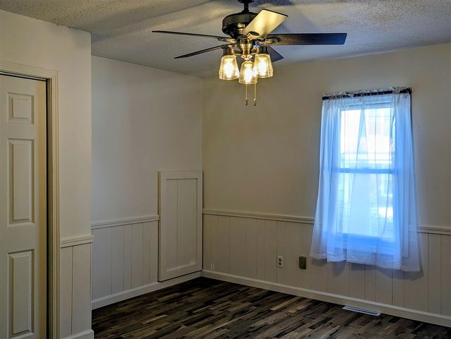 27 W Wood Street, Newaygo, MI 49337