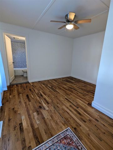 27 W Wood Street, Newaygo, MI 49337