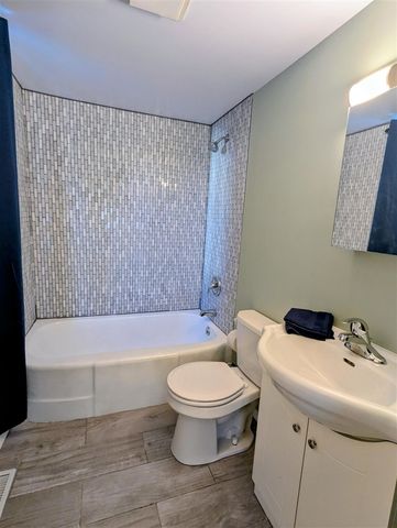 27 W Wood Street, Newaygo, MI 49337