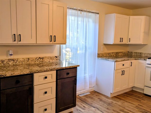 27 W Wood Street, Newaygo, MI 49337