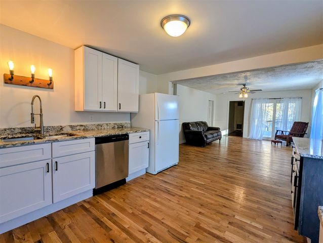 27 W Wood Street, Newaygo, MI 49337