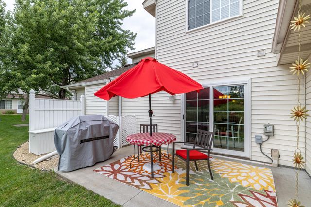 6822 Benton Circle 37, Inver Grove Heights, MN 55076