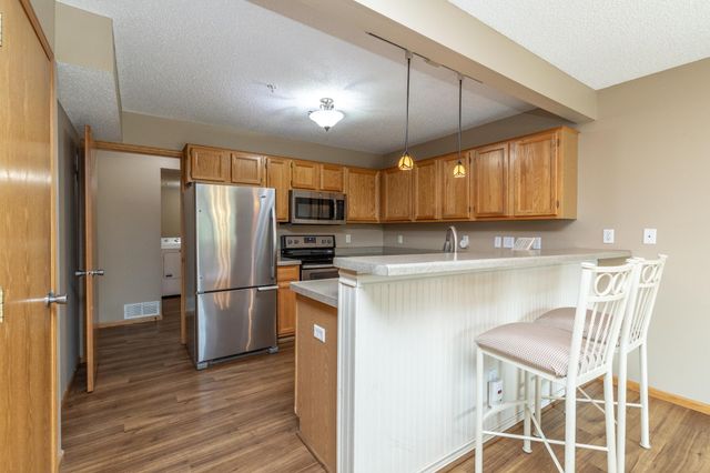6822 Benton Circle 37, Inver Grove Heights, MN 55076