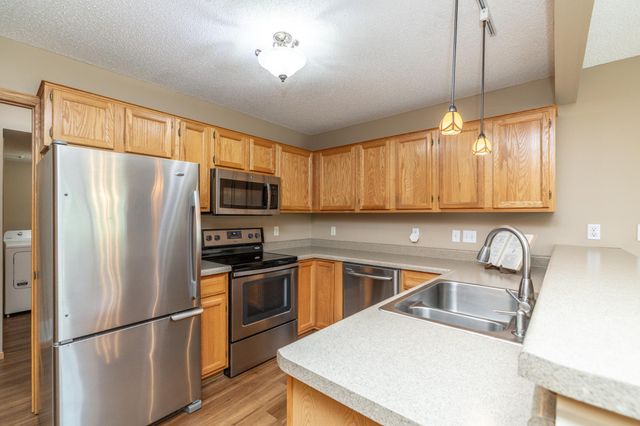 6822 Benton Circle 37, Inver Grove Heights, MN 55076