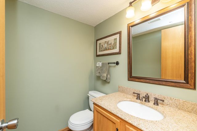 6822 Benton Circle 37, Inver Grove Heights, MN 55076