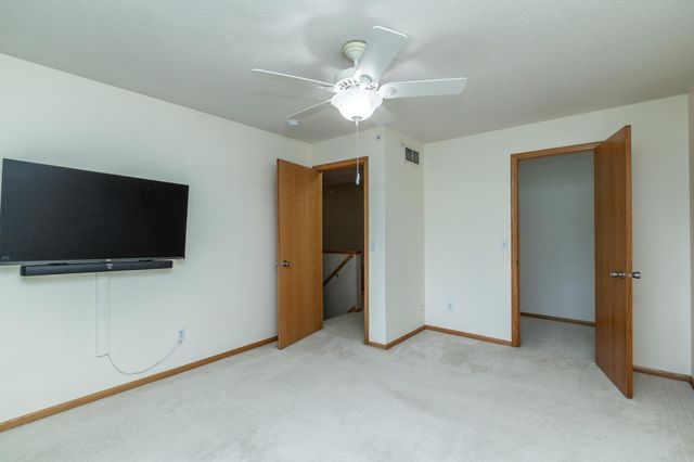 6822 Benton Circle 37, Inver Grove Heights, MN 55076