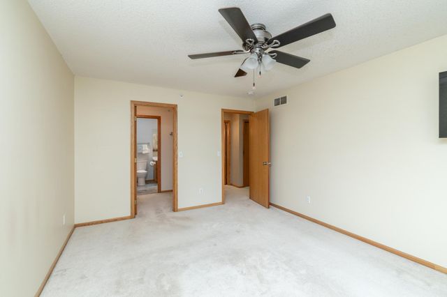 6822 Benton Circle 37, Inver Grove Heights, MN 55076