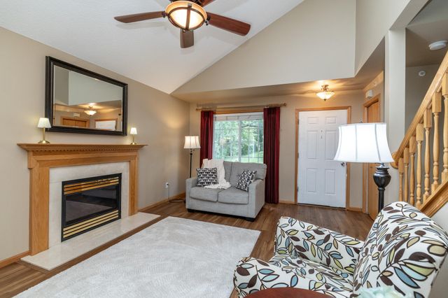 6822 Benton Circle 37, Inver Grove Heights, MN 55076