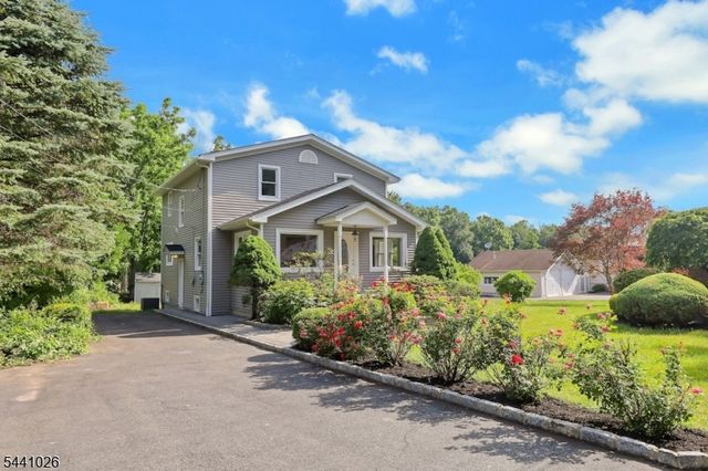 32 Bellows Ln, Montville Twp., NJ 07082