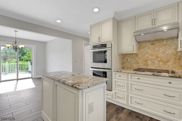 32 Bellows Ln, Montville Twp., NJ 07082