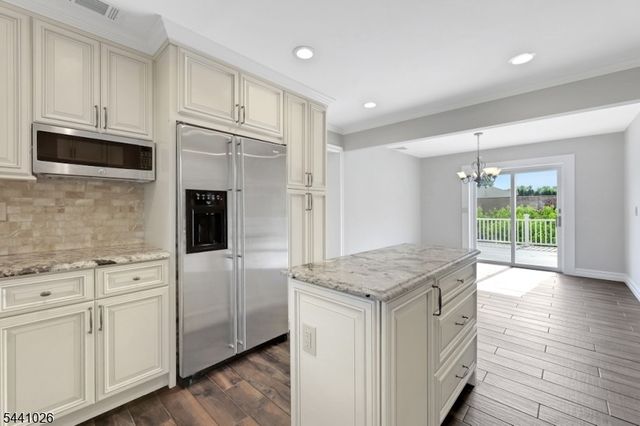 32 Bellows Ln, Montville Twp., NJ 07082