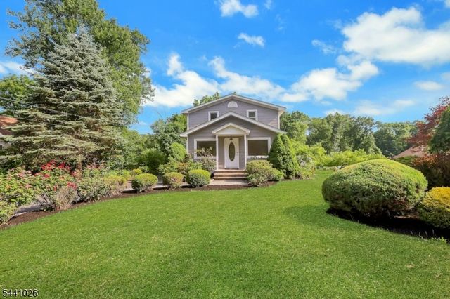 32 Bellows Ln, Montville Twp., NJ 07082