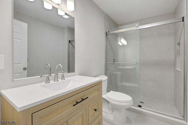 32 Bellows Ln, Montville Twp., NJ 07082