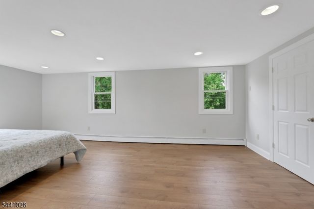 32 Bellows Ln, Montville Twp., NJ 07082