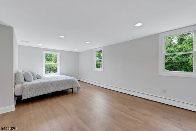 32 Bellows Ln, Montville Twp., NJ 07082