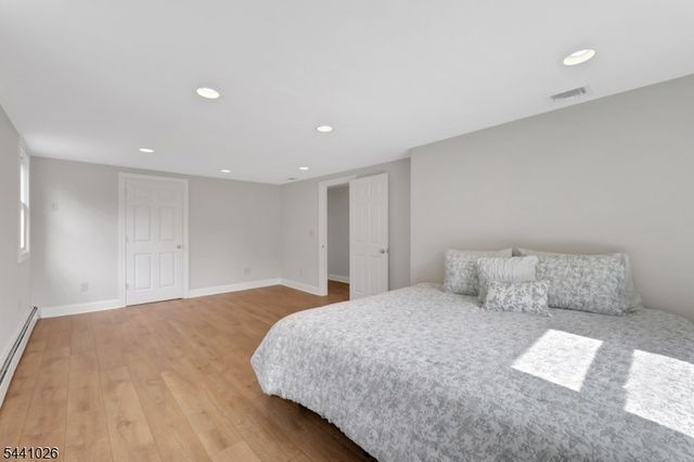 32 Bellows Ln, Montville Twp., NJ 07082
