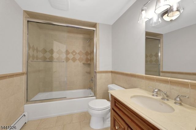 32 Bellows Ln, Montville Twp., NJ 07082