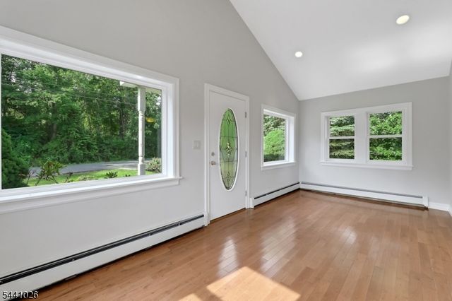 32 Bellows Ln, Montville Twp., NJ 07082