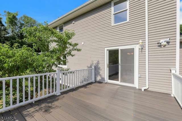 32 Bellows Ln, Montville Twp., NJ 07082