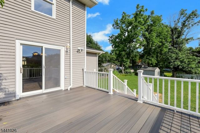 32 Bellows Ln, Montville Twp., NJ 07082