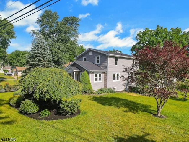 32 Bellows Ln, Montville Twp., NJ 07082