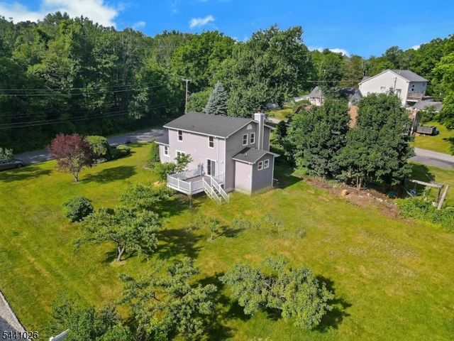 32 Bellows Ln, Montville Twp., NJ 07082