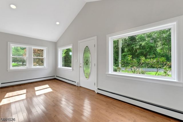 32 Bellows Ln, Montville Twp., NJ 07082