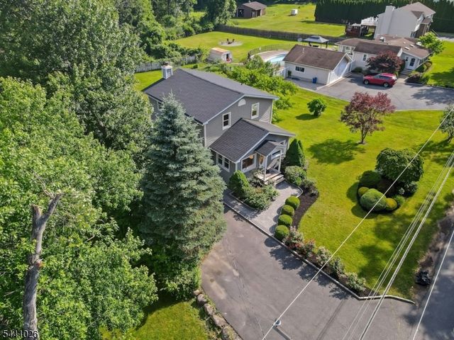 32 Bellows Ln, Montville Twp., NJ 07082