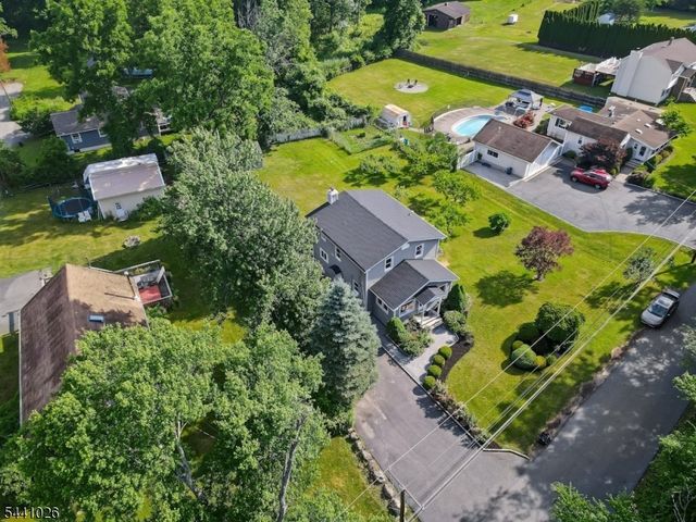 32 Bellows Ln, Montville Twp., NJ 07082