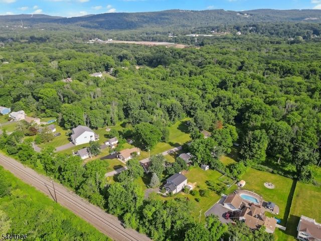 32 Bellows Ln, Montville Twp., NJ 07082