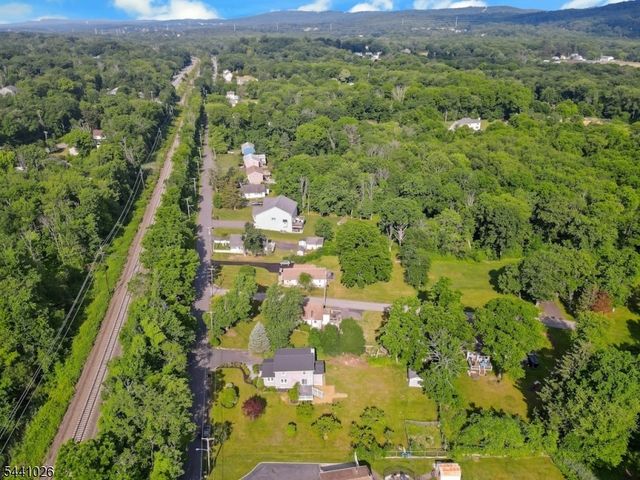 32 Bellows Ln, Montville Twp., NJ 07082