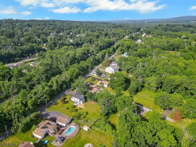 32 Bellows Ln, Montville Twp., NJ 07082