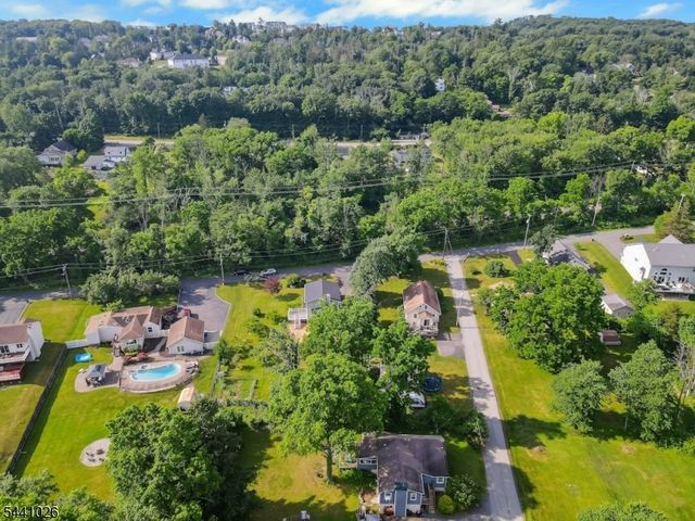32 Bellows Ln, Montville Twp., NJ 07082