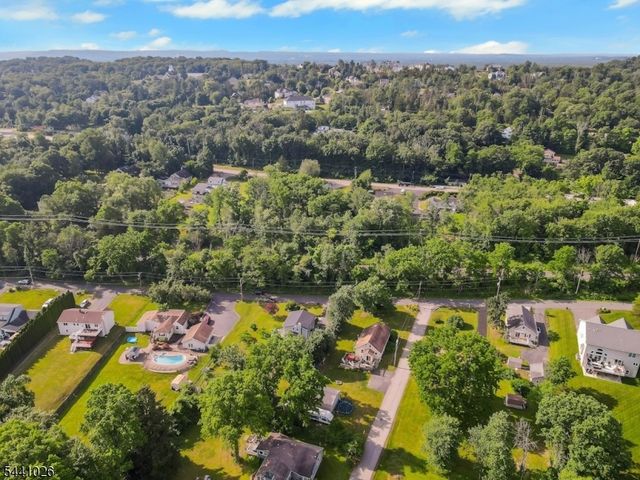32 Bellows Ln, Montville Twp., NJ 07082