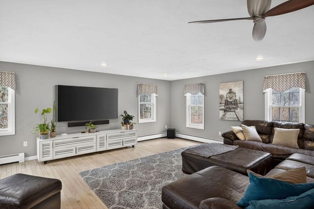 4 Skipper Shea Ln, Harwich, MA 02645