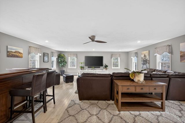 4 Skipper Shea Ln, Harwich, MA 02645
