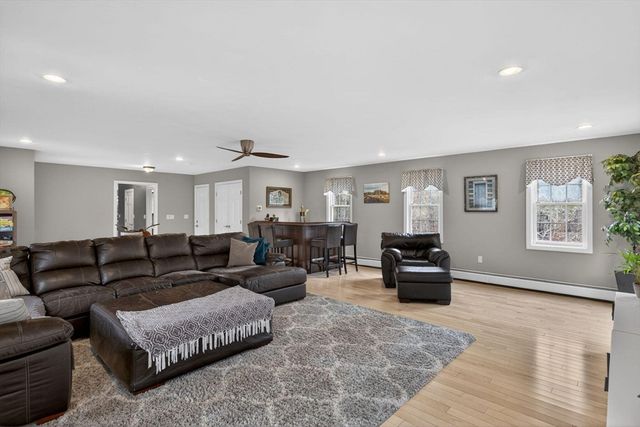 4 Skipper Shea Ln, Harwich, MA 02645