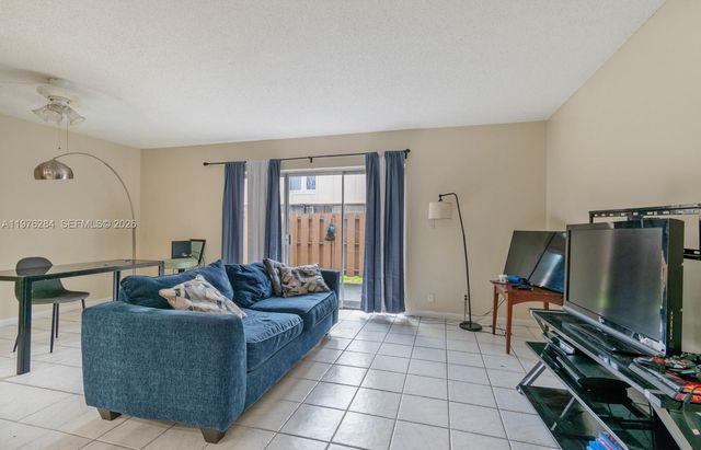 846 NW 81st Ter 6, Plantation, FL 33324