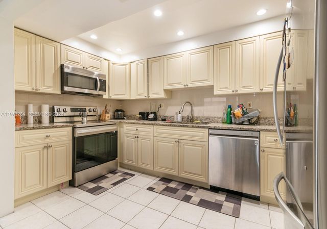 846 NW 81st Ter 6, Plantation, FL 33324