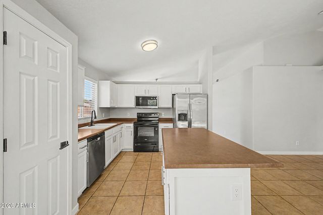 40018 N LERWICK Drive, San Tan Valley, AZ 85140