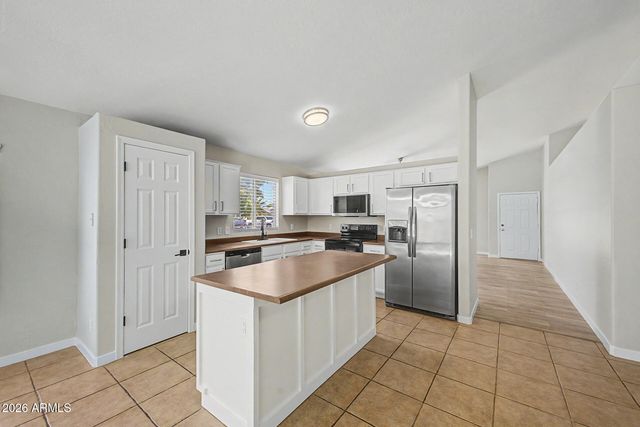 40018 N LERWICK Drive, San Tan Valley, AZ 85140