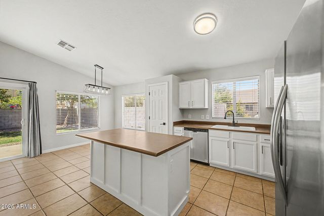 40018 N LERWICK Drive, San Tan Valley, AZ 85140