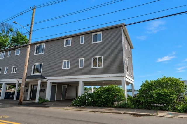 82 Webb St 2L, Salem, MA 01970