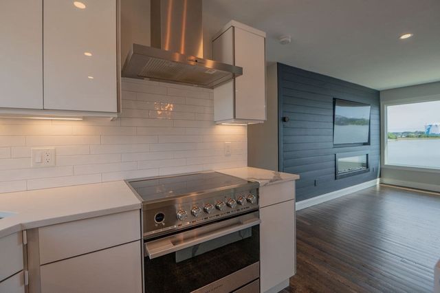 82 Webb St 2L, Salem, MA 01970