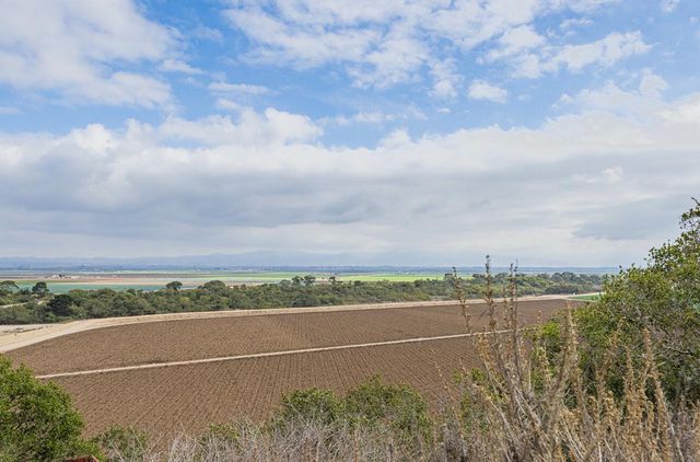 905 W Blanco Road, Salinas, CA 93908